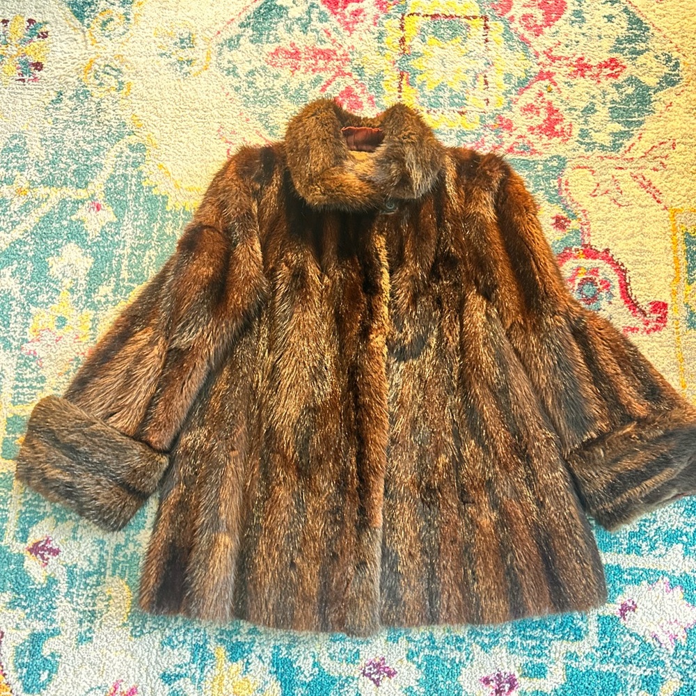Absolutely stunning super heavy fur coat. Vintage style real fur.